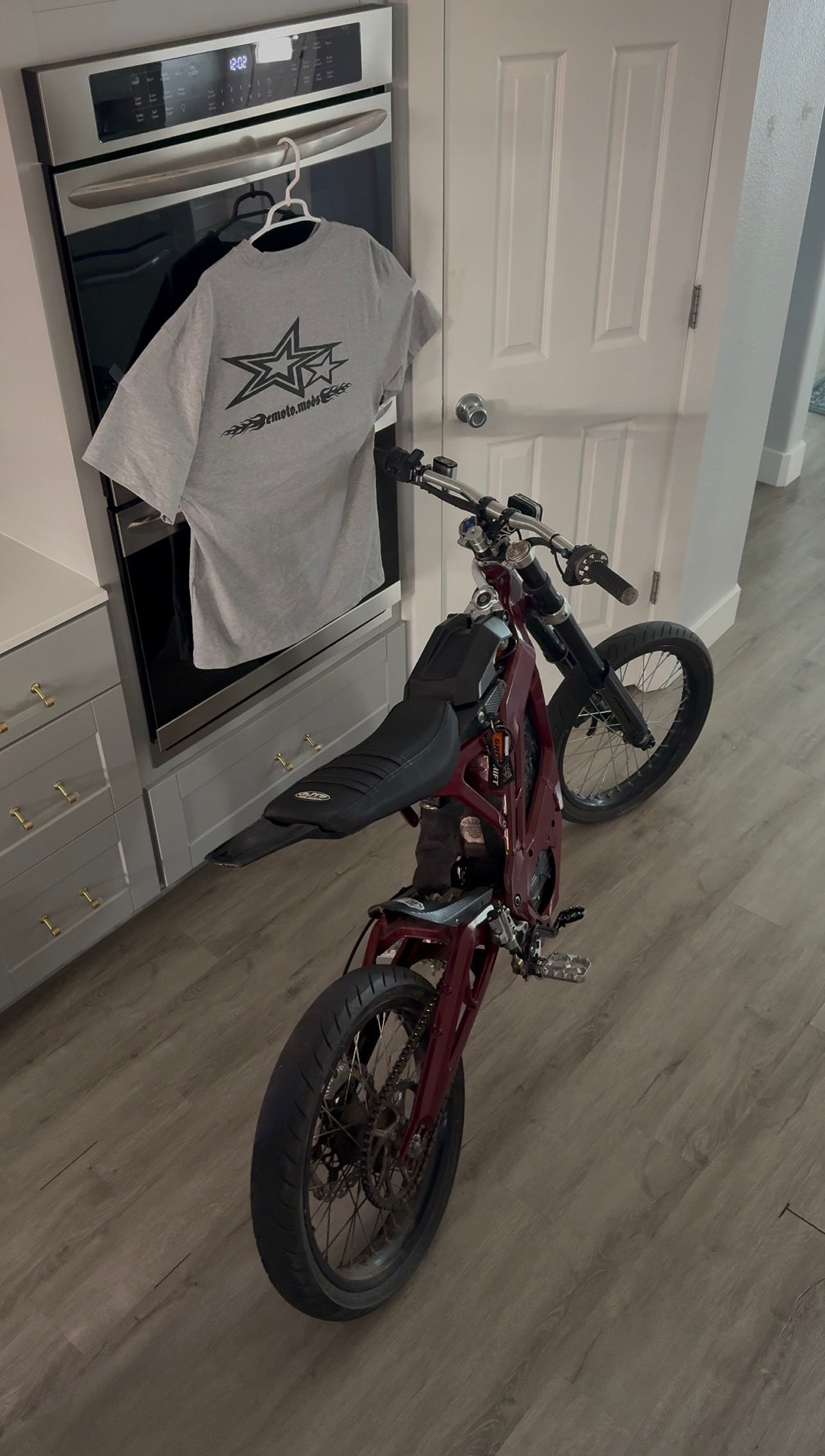 𝖊𝖒𝖔𝖙𝖔.𝖒𝖔𝖉𝖘 TEE