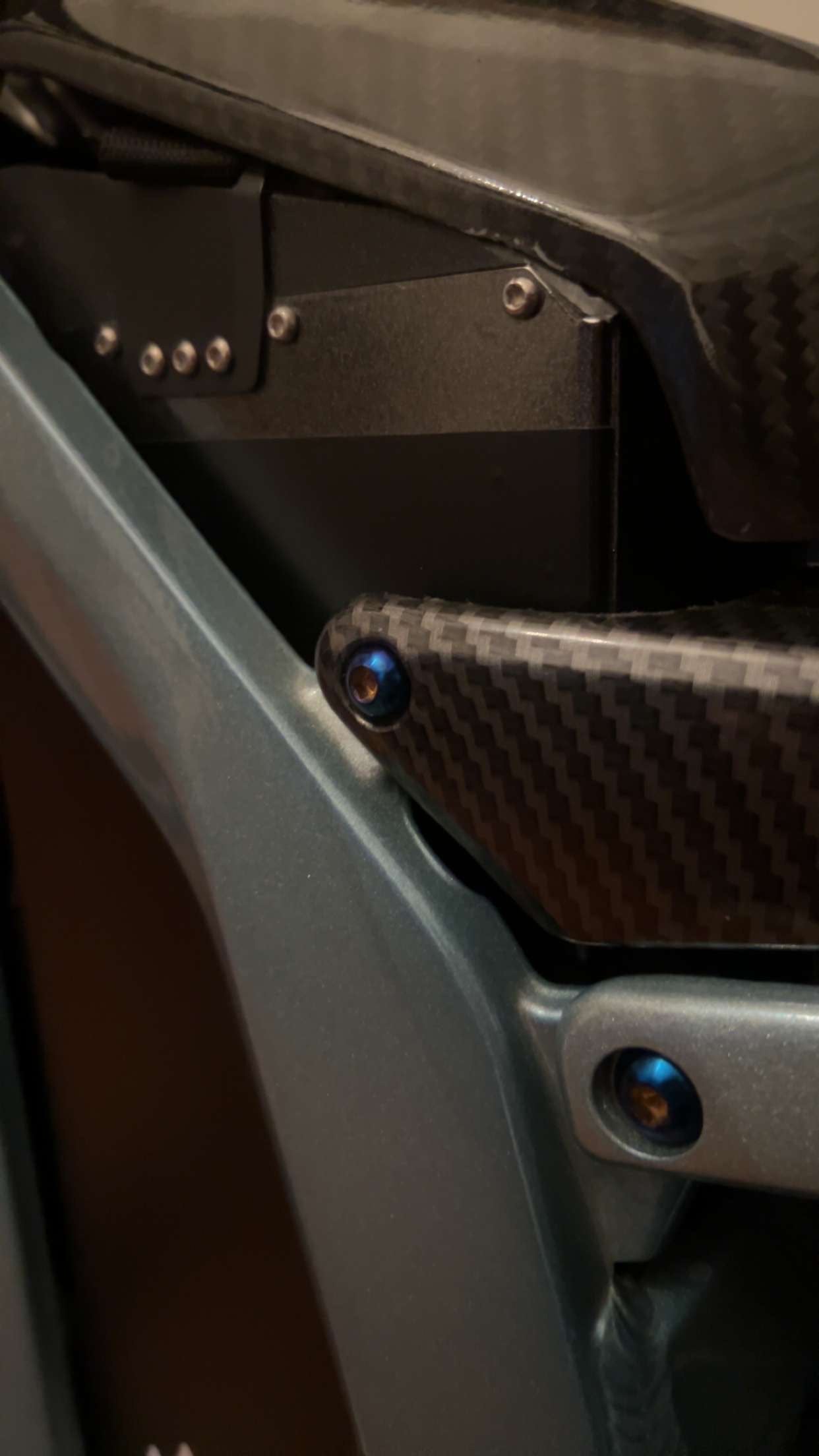 battery lid lock titanium bolts (set of 2)