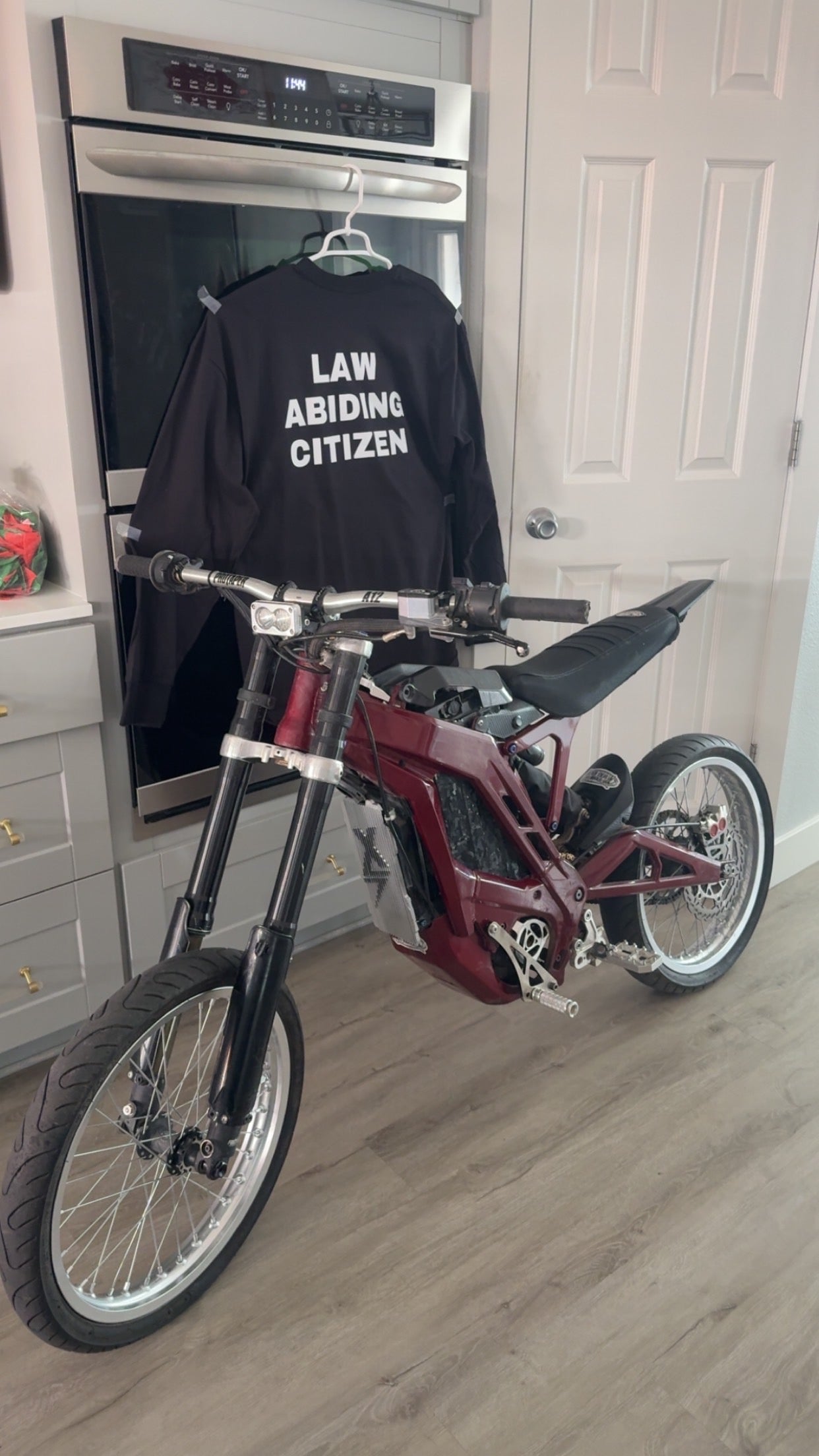 LAW ABIDING CITIZEN long sleeve